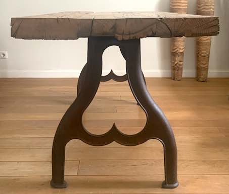 Tischplatte aus altem Eichenholz mit Gußeisen-Füßen im Industrial-Style