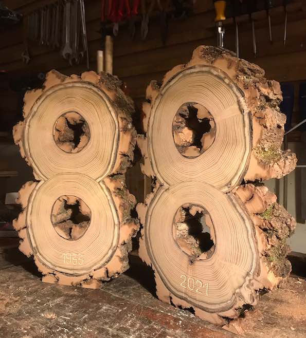 88 aus Robinien-Baumscheiben