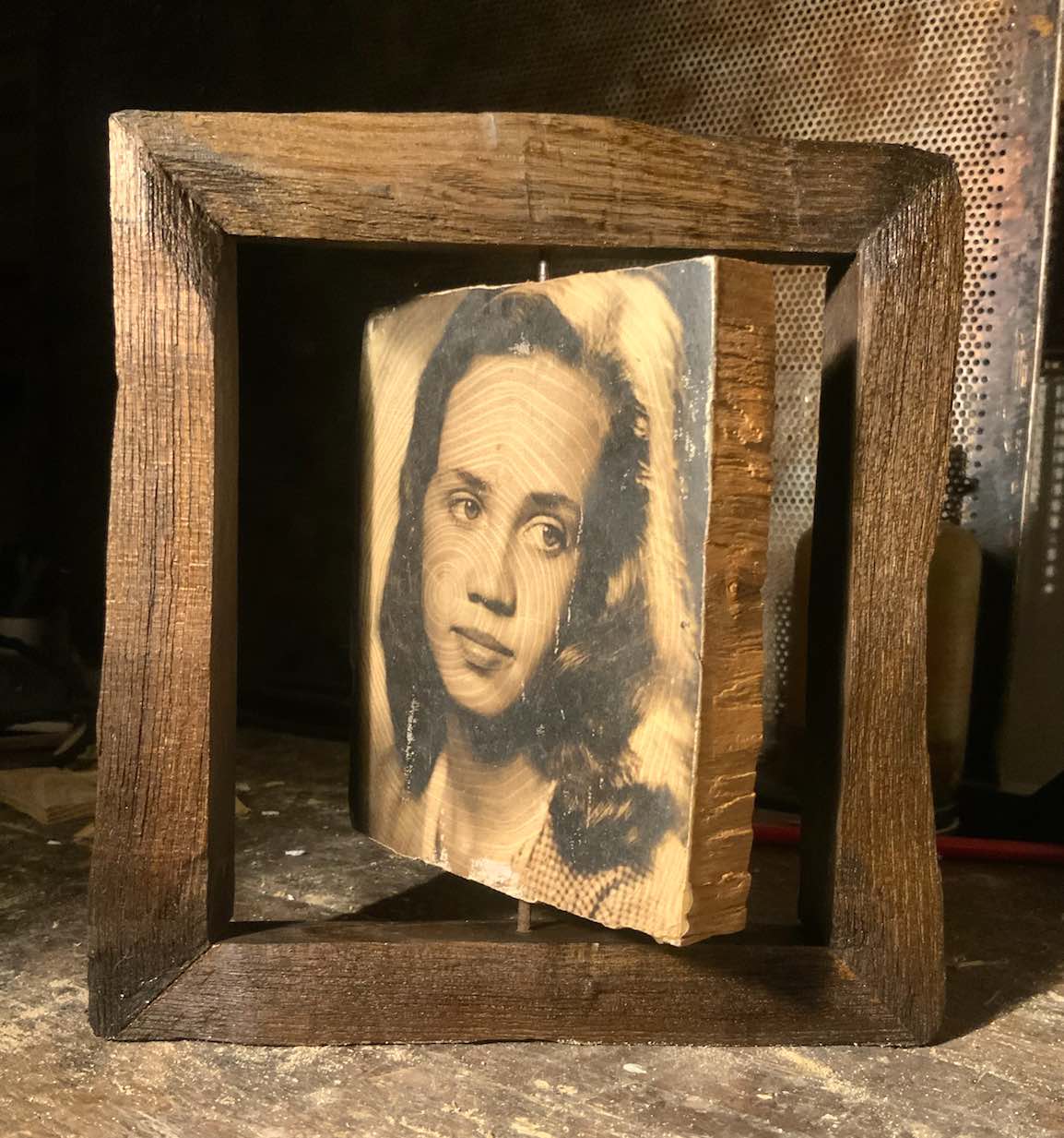 Bilderrahmen mit drehbarem Bild auf Robinien-Holz