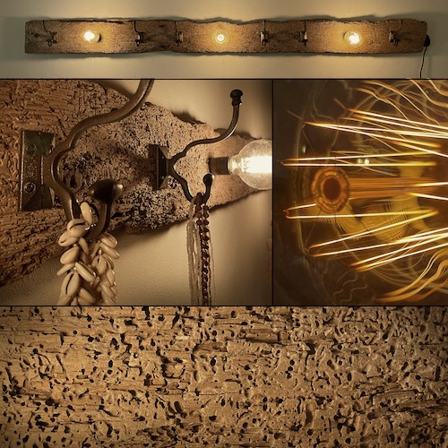 Garderobe aus einem wurmstichigen Holzbrett mit Kleiderhaken und leuchtenden Vintage Glühbirnen